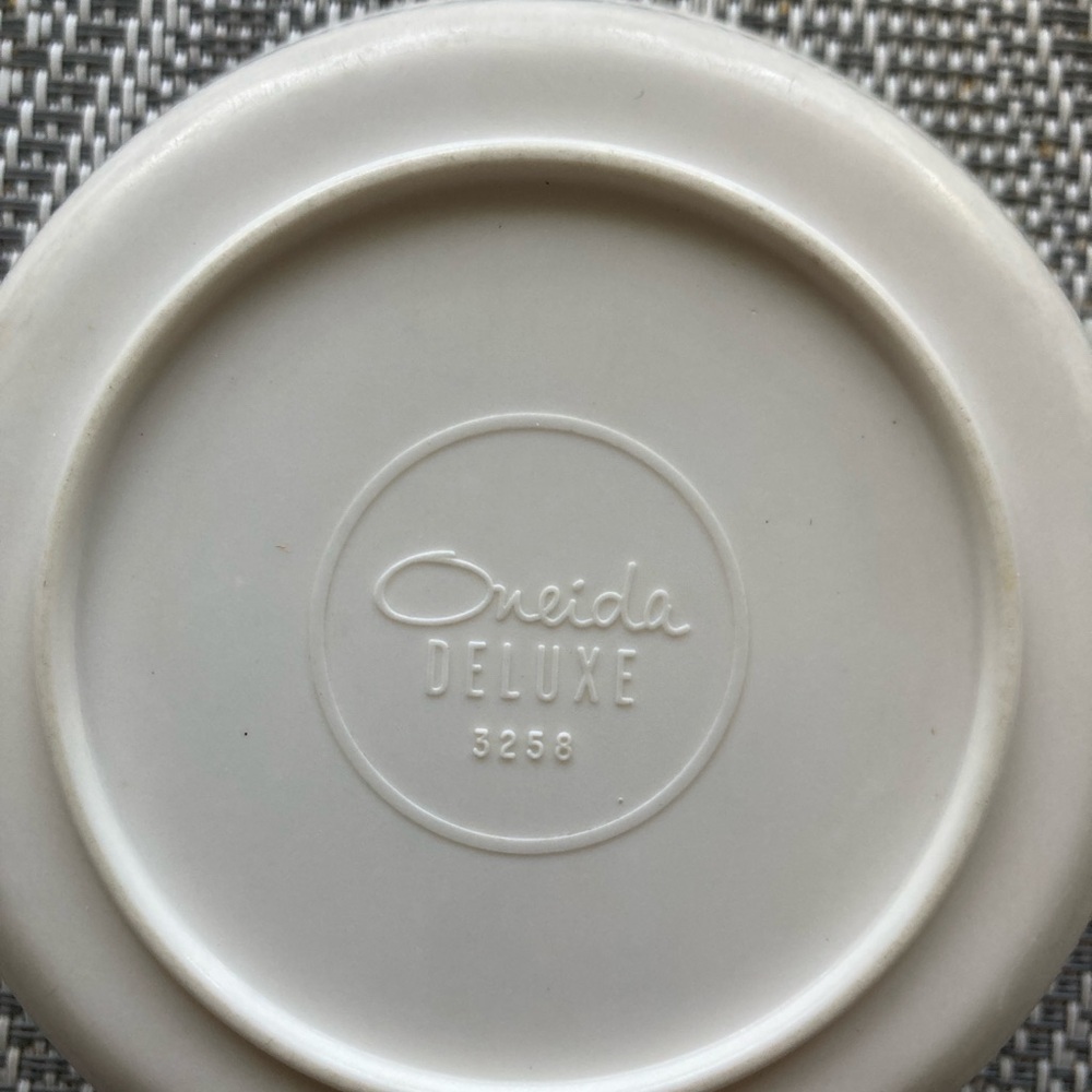 Vintage Oneida Deluxe 1972 Grover Bassett Hound Children's Bowl - Picture 2 of 4